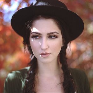 Meet your Posher, Destinee